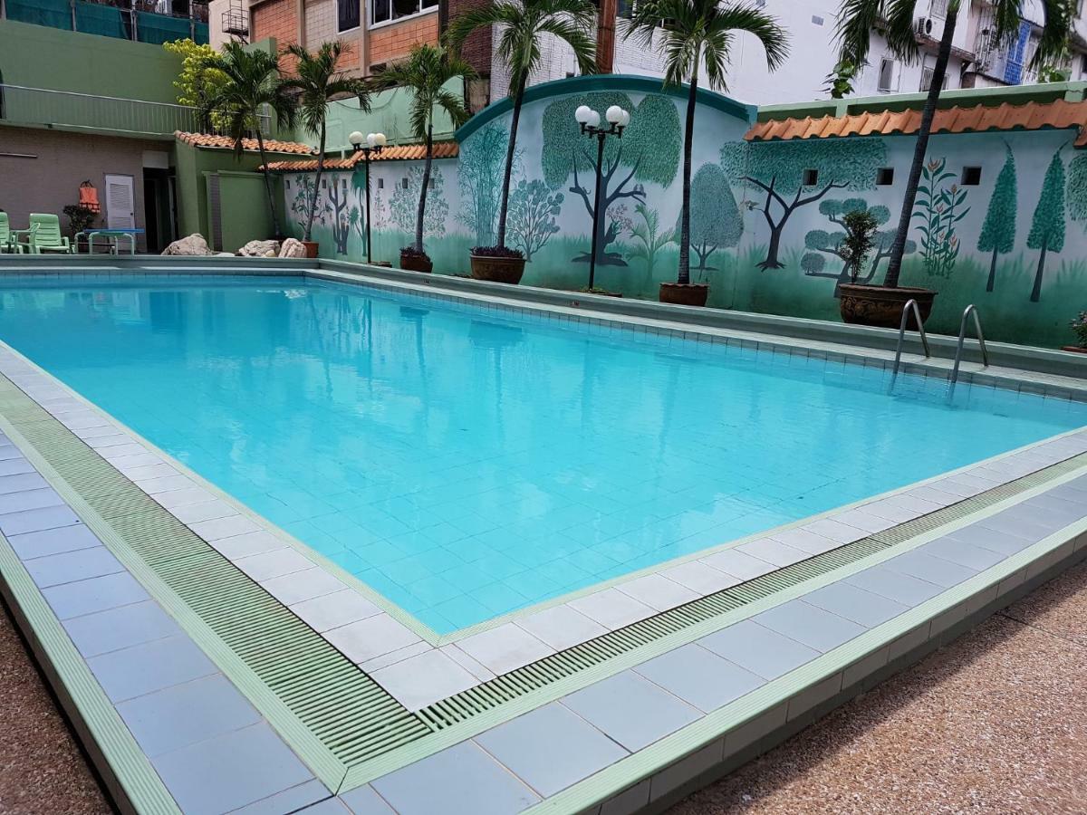 The Park Hotel Sukhumvit 7 Bangkok Exterior photo
