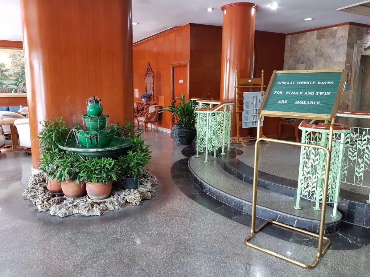 The Park Hotel Sukhumvit 7 Bangkok Exterior photo