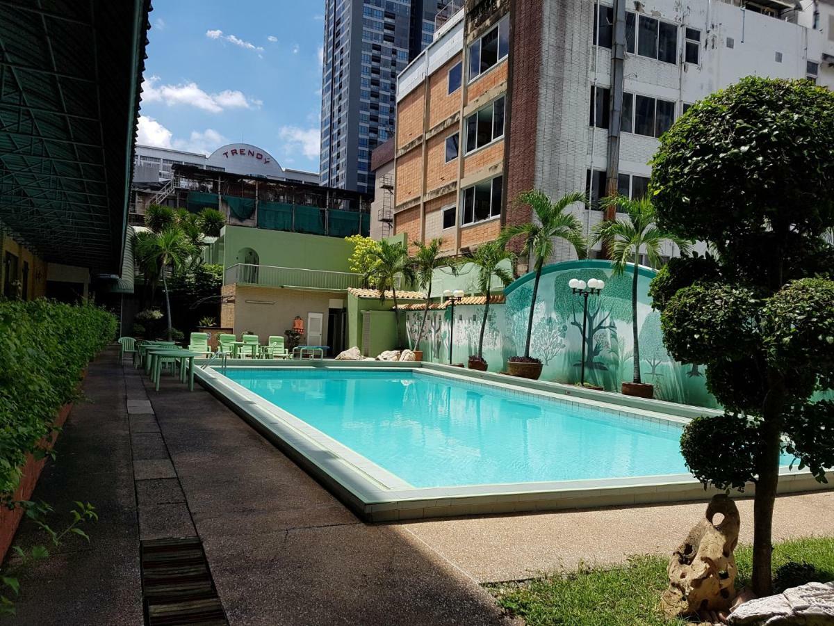 The Park Hotel Sukhumvit 7 Bangkok Exterior photo