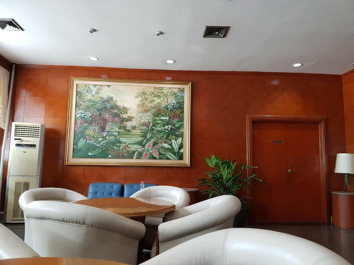 The Park Hotel Sukhumvit 7 Bangkok Exterior photo
