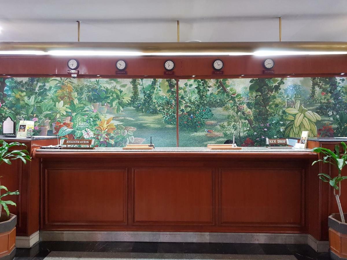 The Park Hotel Sukhumvit 7 Bangkok Exterior photo